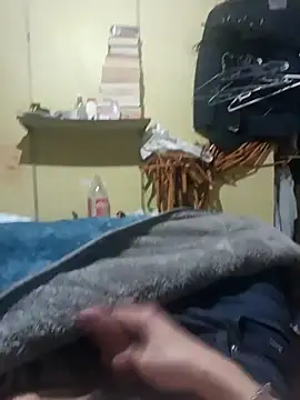 Snapshot of 18cm2hrcarlos chatting on 03.04.26 18cm2hrcarlos online show from 03.04.26