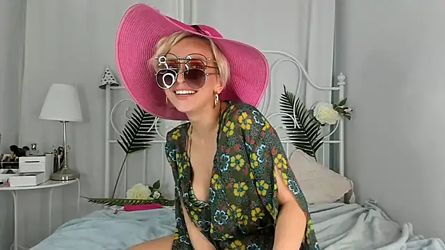 SakuFox online show from 02.08.25