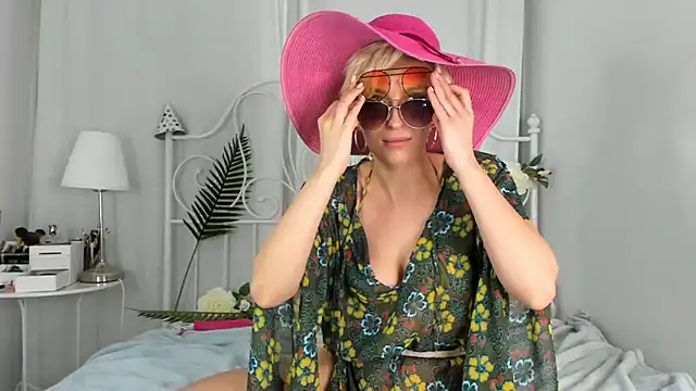 SakuFox online show from 11.10.25