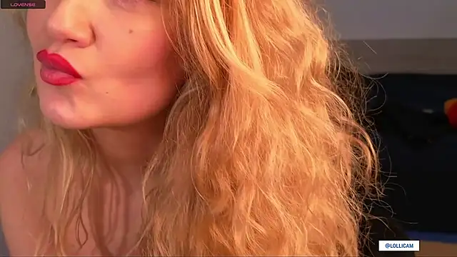 Snapshot of Lolli__Moon chatting on 02.11.25 Lolli Moon online show from 02.11.25