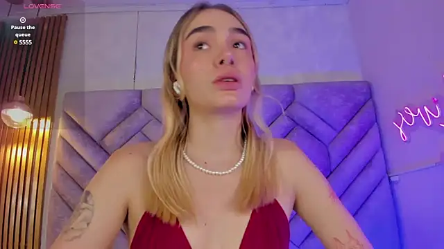 Snapshot of Lucy_Vega chatting on 12.10.24 Lucy Vega online show from 12.10.24