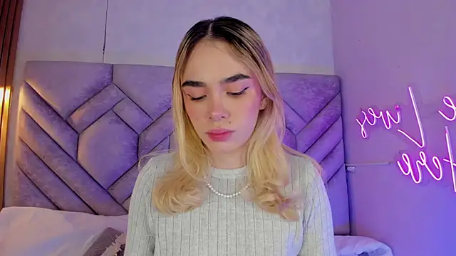 Snapshot of Lucy_Vega chatting on 12.12.24 Lucy Vega online show from 12.12.24