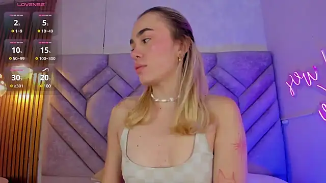 Snapshot of Lucy_Vega chatting on 12.21.24 Lucy Vega online show from 12.21.24