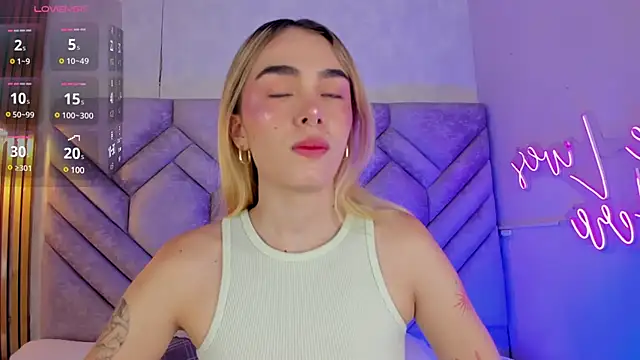 Snapshot of Lucy_Vega chatting on 12.24.24 Lucy Vega online show from 12.24.24