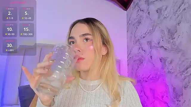 Snapshot of Lucy_Vega chatting on 01.07.25 Lucy Vega online show from 01.07.25