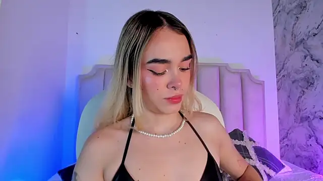 Snapshot of Lucy_Vega chatting on 01.21.25 Lucy Vega online show from 01.21.25