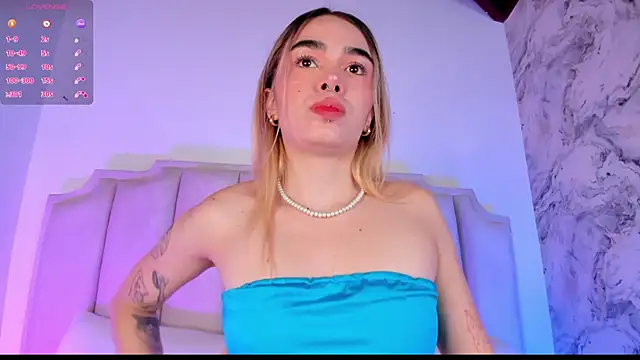 Snapshot of Lucy_Vega chatting on 03.08.25 Lucy Vega online show from 03.08.25