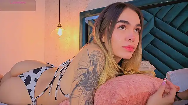 Snapshot of Lucy_Vega chatting on 10.17.25 Lucy Vega online show from 10.17.25