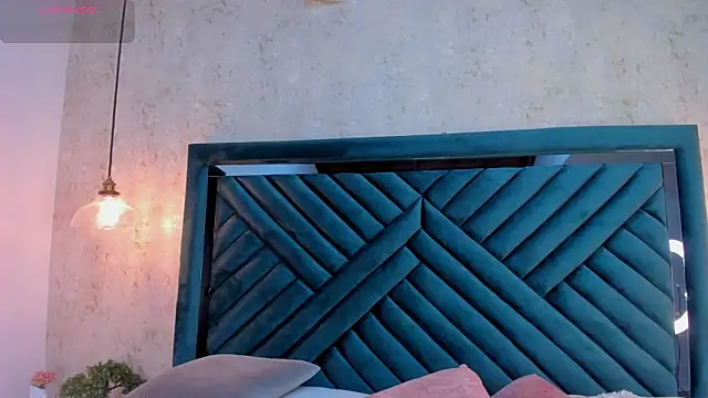 Snapshot of Lucy_Vega chatting on 10.21.25 Lucy Vega online show from 10.21.25