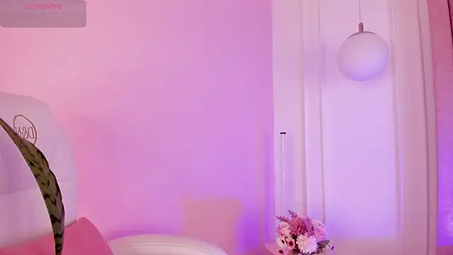 Snapshot of Lucy_Vega chatting on 10.30.25 Lucy Vega online show from 10.30.25