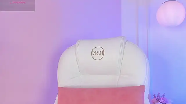 Snapshot of Lucy_Vega chatting on 11.10.25 Lucy Vega online show from 11.10.25