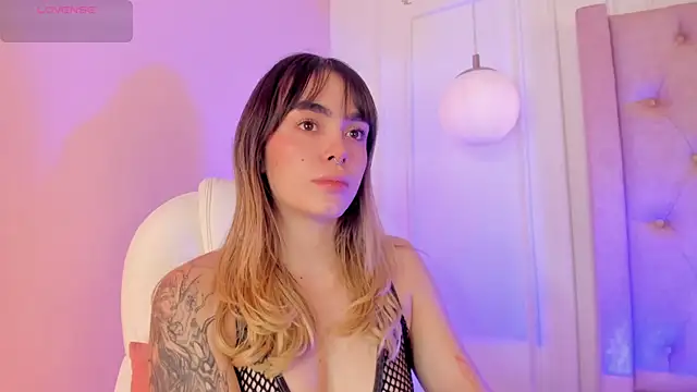 Snapshot of Lucy_Vega chatting on 11.14.25 Lucy Vega online show from 11.14.25