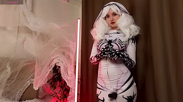 sarahUwU online show from 03.18.25