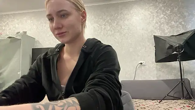 AnneBall online show from 01.18.25