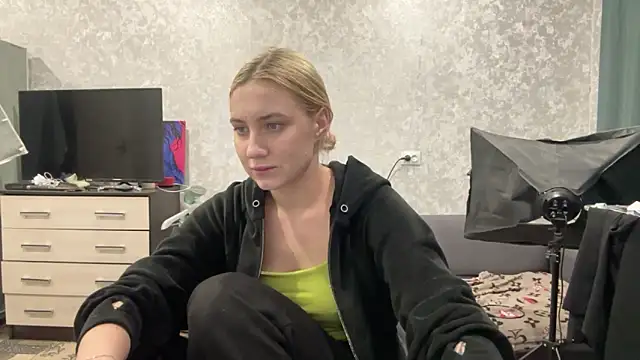 AnneBall online show from 02.04.25