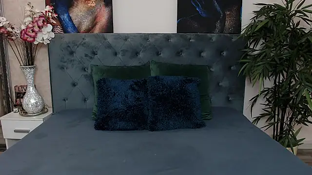 MissJuliax online show from 01.20.25