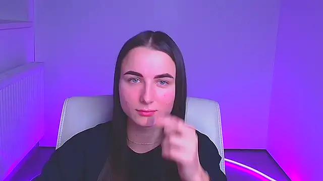 Eva Janee online show from 12.19.24