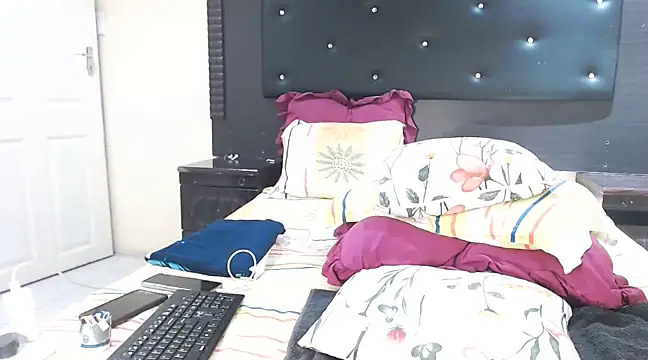 DarkDivva24 online show from 02.18.25