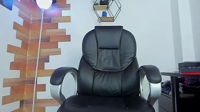 Snapshot of Kenbils chatting on 01.08.25 Kenbils online show from 01.08.25