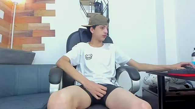 Snapshot of Kenbils chatting on 03.07.25 Kenbils online show from 03.07.25