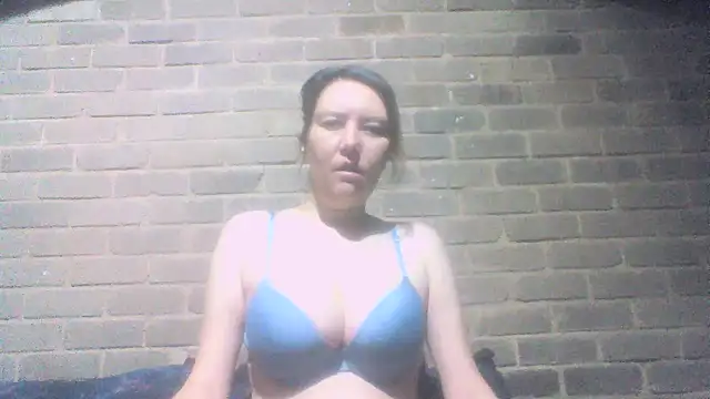 Snapshot of EksJouneMwah chatting on 11.27.25 EksJouneMwah online show from 11.27.25