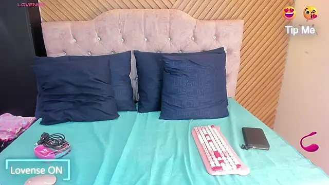 EvaaLovia1 online show from 01.13.26