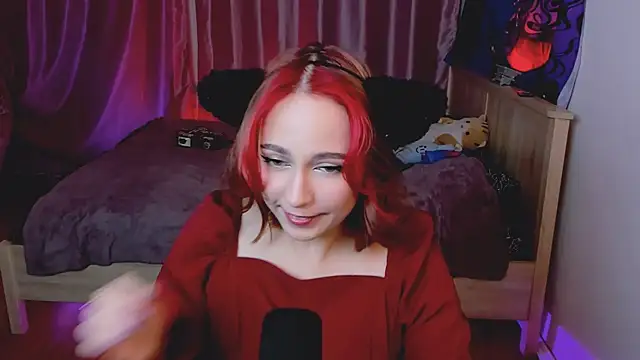 Snapshot of Carolina_Leep chatting on 12.09.24 Carolina Leep online show from 12.09.24