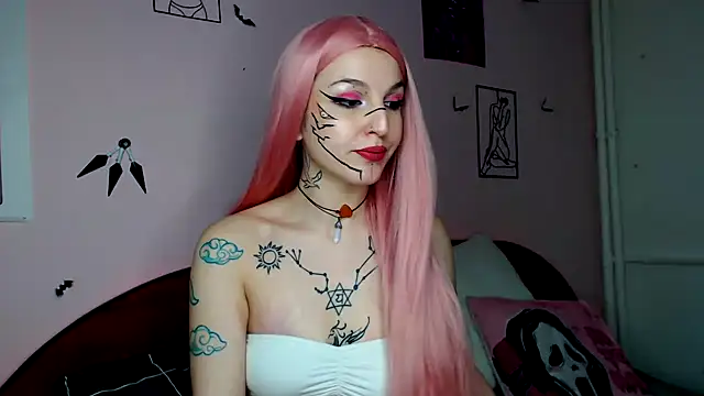 Snapshot of MoonAgnes chatting on 02.02.25 MoonAgnes online show from 02.02.25