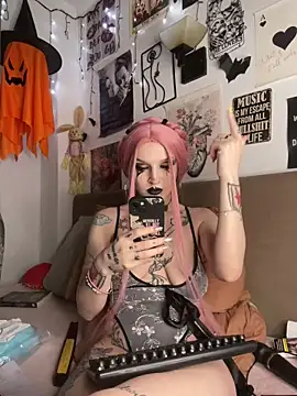 MoonAgnes online show from 04.22.26