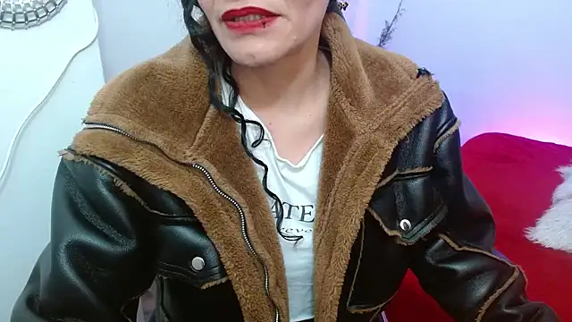 AlexandraJones  online show from 02.15.25