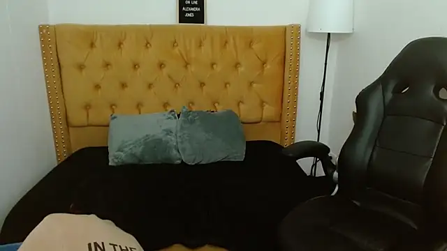 AlexandraJones  online show from 03.01.25