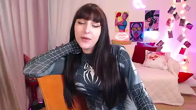 Snapshot of ElsaNeal chatting on 12.12.24 ElsaNeal online show from 12.12.24