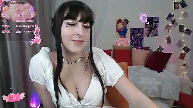 Snapshot of ElsaNeal chatting on 01.28.25 ElsaNeal online show from 01.28.25