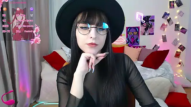 Snapshot of ElsaNeal chatting on 01.31.25 ElsaNeal online show from 01.31.25