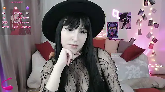 Snapshot of ElsaNeal chatting on 02.11.25 ElsaNeal online show from 02.11.25