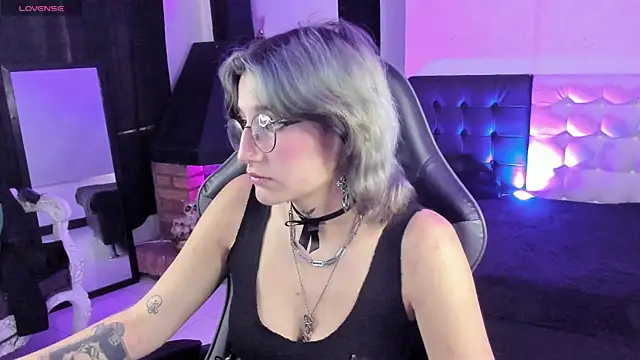 SukiFuyu  online show from 03.16.25