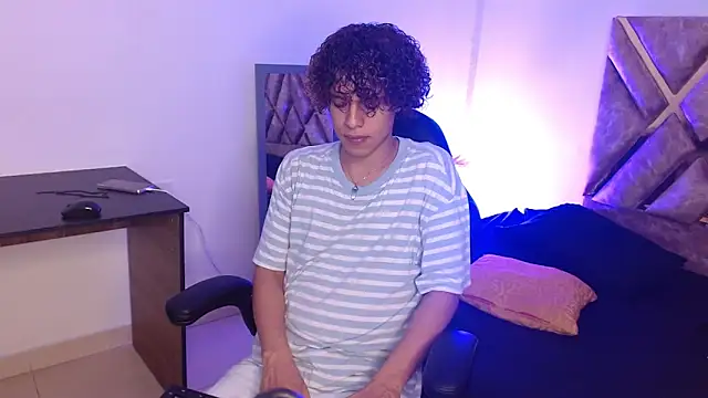 Snapshot of nickolas_moon chatting on 03.21.25 nickolas moon online show from 03.21.25