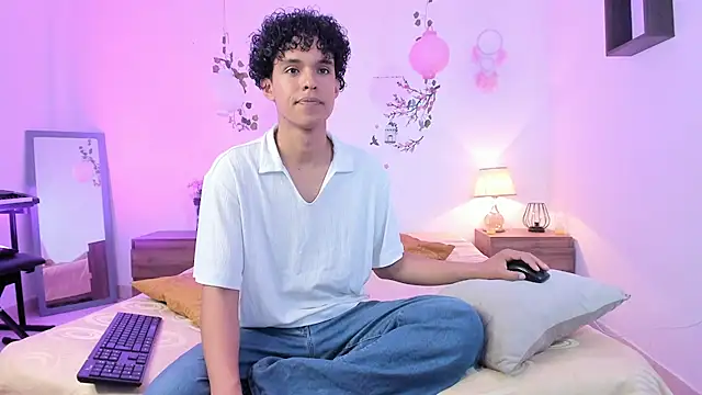 Snapshot of nickolas_moon chatting on 07.19.26 nickolas moon online show from 07.19.26
