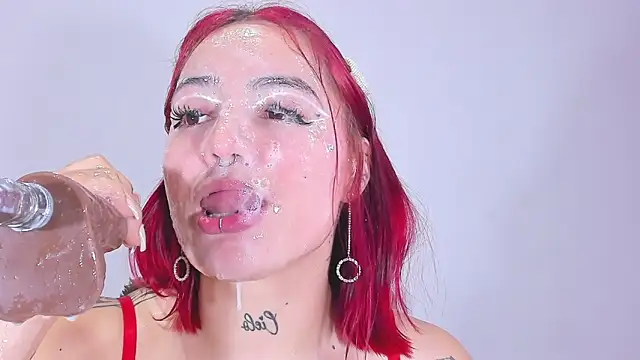 Snapshot of annika_taylor chatting on 12.18.24 annika taylor online show from 12.18.24