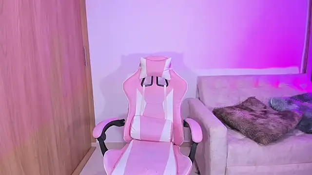 Snapshot of annika_taylor chatting on 02.22.25 annika taylor online show from 02.22.25