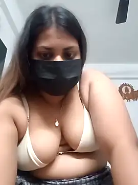 Snapshot of Hotmilfxox chatting on 12.14.24 Hotmilfxox online show from 12.14.24