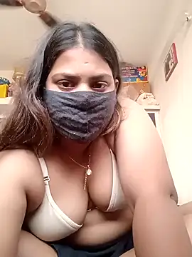 Snapshot of Hotmilfxox chatting on 12.18.24 Hotmilfxox online show from 12.18.24