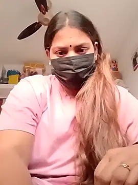 Snapshot of Hotmilfxox chatting on 12.21.24 Hotmilfxox online show from 12.21.24