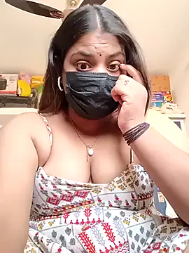 Snapshot of Hotmilfxox chatting on 01.20.25 Hotmilfxox online show from 01.20.25