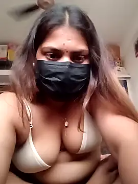 Snapshot of Hotmilfxox chatting on 01.24.25 Hotmilfxox online show from 01.24.25