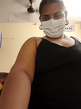 Snapshot of Hotmilfxox chatting on 04.15.26 Hotmilfxox online show from 04.15.26