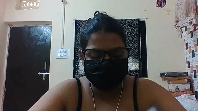 Snapshot of Hotmilfxox chatting on 05.31.26 Hotmilfxox online show from 05.31.26