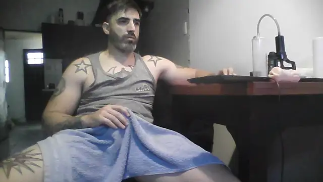 Snapshot of ozzypsico13 chatting on 10.26.25 ozzypsico13 online show from 10.26.25