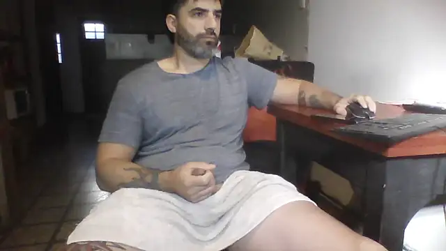 Snapshot of ozzypsico13 chatting on 11.05.25 ozzypsico13 online show from 11.05.25