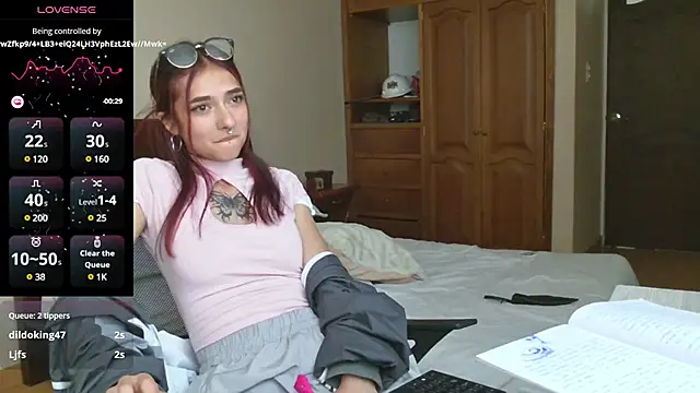 Snapshot of 3badweed3 chatting on 02.04.25 3badweed3 online show from 02.04.25